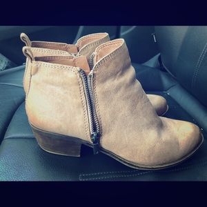 Adorable Lucky brand booties!